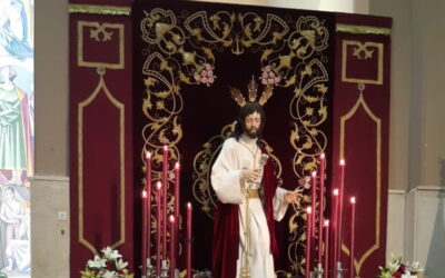 La Hermandad del Perdón hace entrega de un donativo a Manos Unidas en el segundo día del triduo del Cristo del Amor