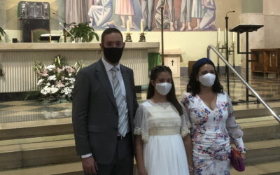 Sofía García participa por vez primera de la eucaristía