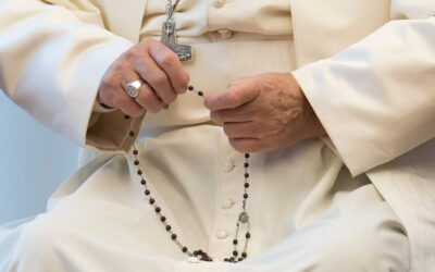 El Papa invita a rezar el rosario cada día del mes de mayo desde santuarios de todo el mundo