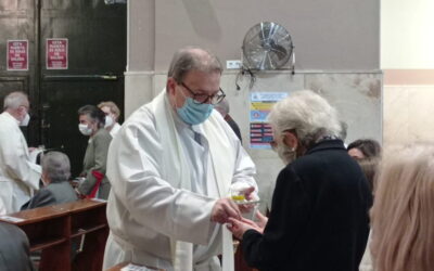 Un buen grupo de enfermos y ancianos de nuestra comunidad parroquial reciben la Unción en la Pascua del Enfermo