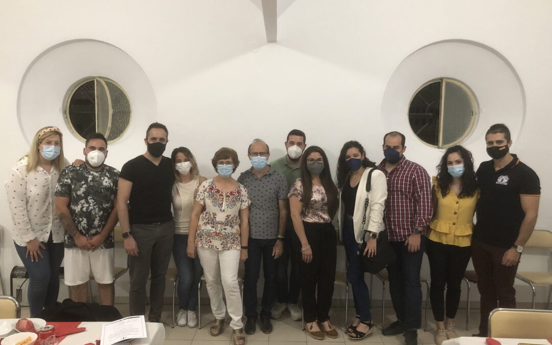 6 parejas asisten al curso de novios en la parroquia